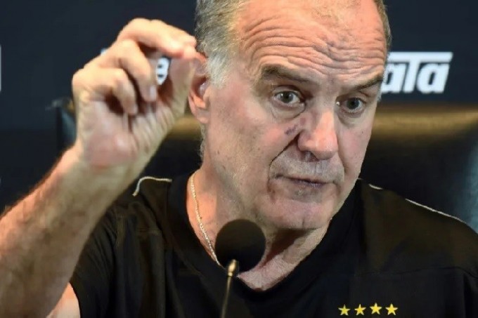 Interna feroz en Uruguay: con Marcelo Bielsa ¿LO QUIEREN ECHAR?