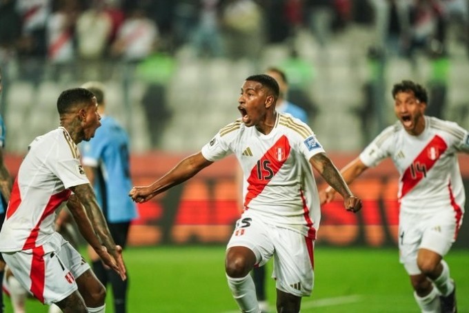 Uruguay, de floja actuación, cayó 1-0 ante Perú en Lima por la novena fecha