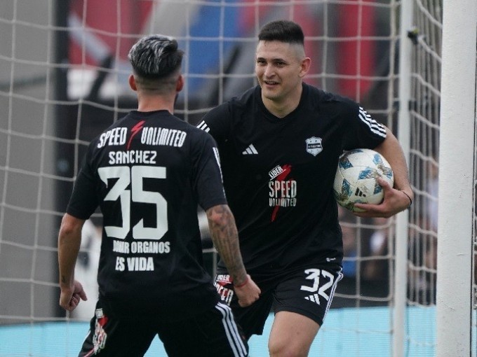 RIESTRA FUE DEMASIADO PARA ATLETICO TUCUMÁN Y LE GANO 2-0