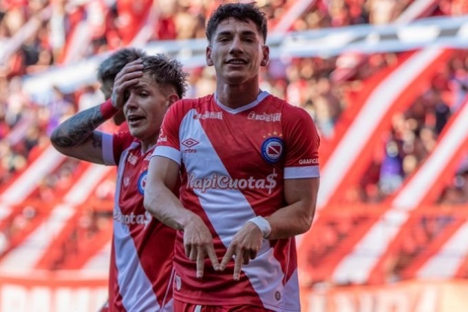 TALLERES CÓRDOBA SE DESMORONO Y RECIBIO UNA GOLEADA DE ARGENTINOS JUNIORS 3-0