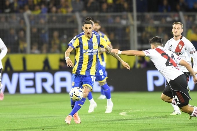 ROSARIO CENTRAL CON DI MARIA EN UN GRAN NIVEL LE GANO 2-1 A RIVER 