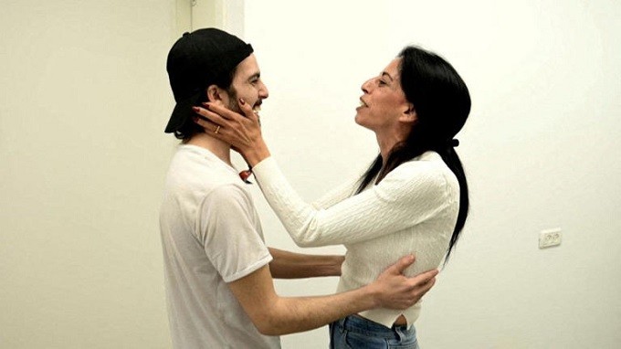 El emotivo reencuentro de los rehenes israelíes con sus familias, tras ser liberados por Hamás