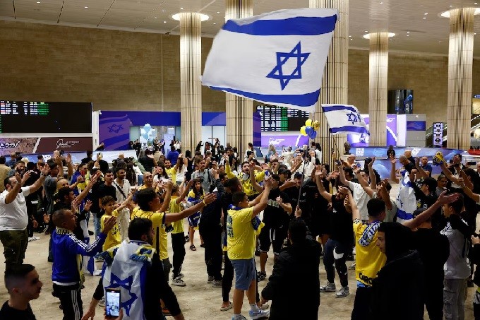 Reino Unido promete medidas para permitir que los aficionados del Maccabi israelí asistan al partido