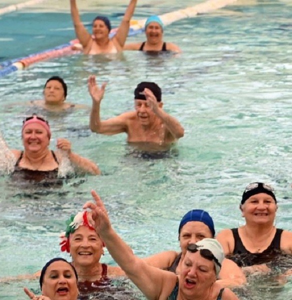 Santa Fe; Adultos mayores finalizaron la temporada de natación con actividades y fiesta de despedida