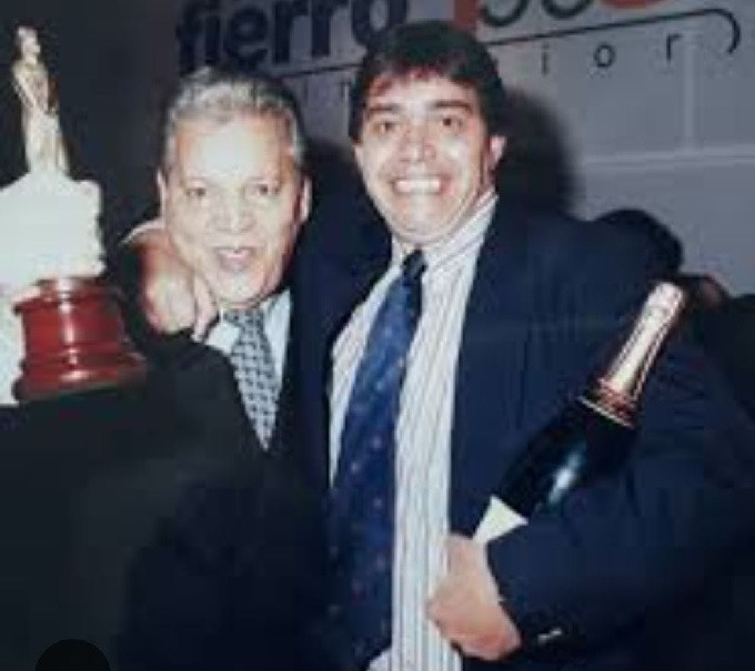 SIN VERSOS ANALIZAMOS LOS MEDIOS DE LA DISTINCIÓN DEL BOCHA HOURIET, A LOS CAMBIOS EN MEDIOS SANTAFESINOS