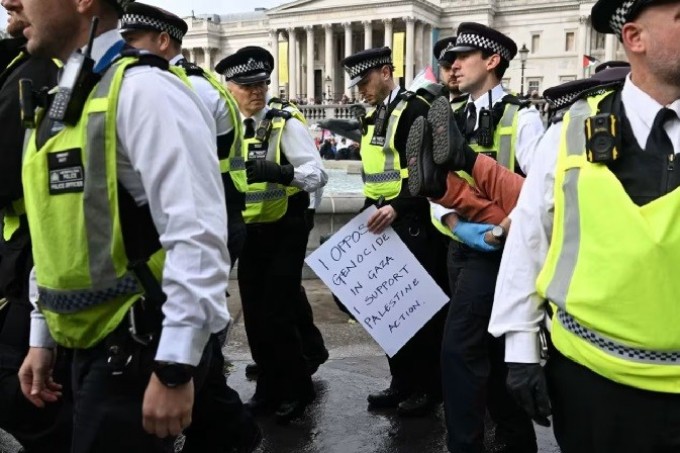 500 personas fueron detenidas en el centro de Londres por apoyar al grupo activista Palestine Action, según la policía