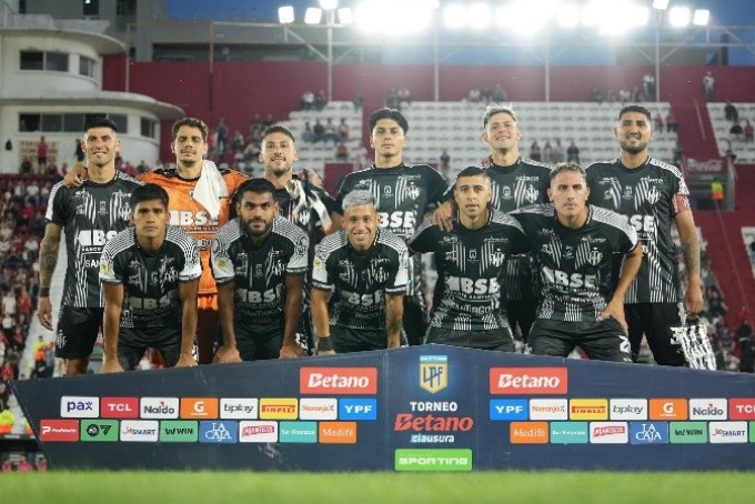 HOLA PUNTERO CENTRAL CORDOBA SANTIAGO LE GANO 1-0 A HURACÁN ES PUNTERO Y SE PUEDE IR KUDELKA