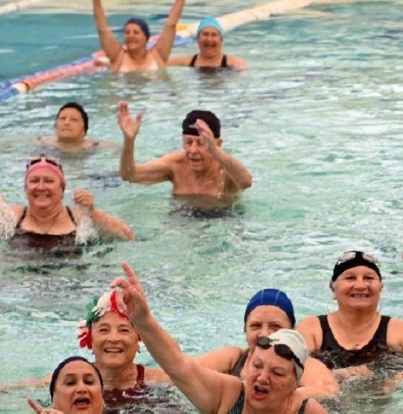 Santa Fe; Adultos mayores finalizaron la temporada de natación con actividades y fiesta de despedida