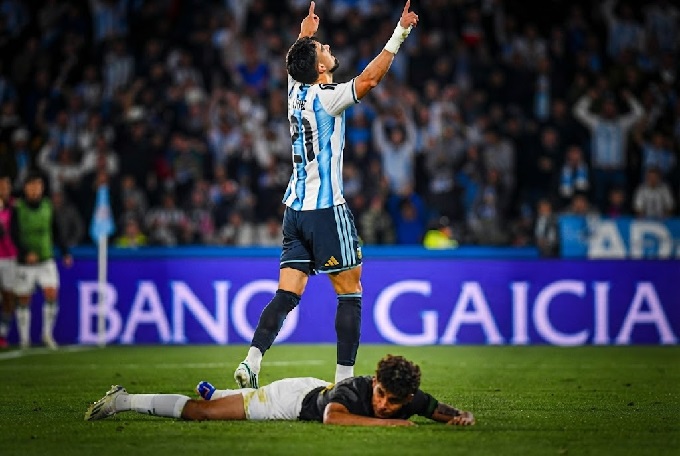 Argentina aplastó a cuatro a cero a Bolivia en Córdoba con regular expectativa 