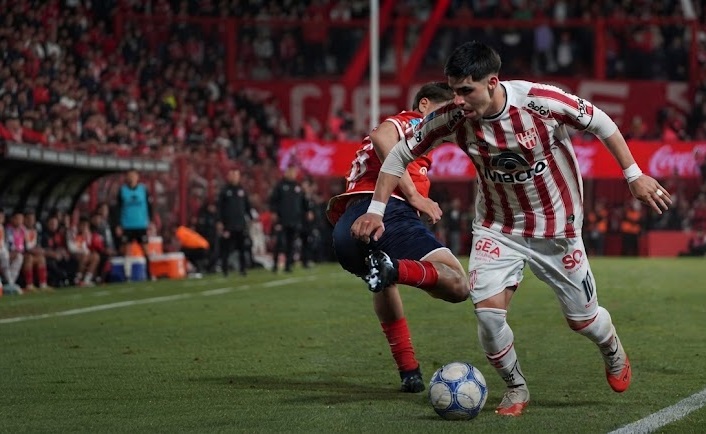 Instituto aplastó 4-1 a Independiente en Avellaneda con una goleada histórica y se ilusiona con la final de zona