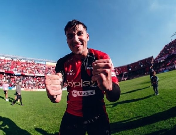 TRIUNFO AG&Oacute;NICO DE COL&Oacute;N CON POL&Eacute;MICA Y SUSPENSO ANTE ESTUDIANTES DE CASEROS