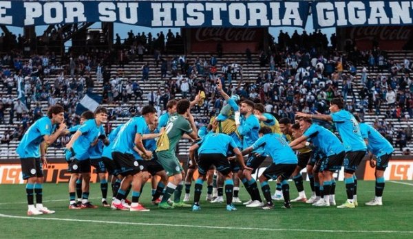 Cl&aacute;sico caliente en el Kempes: Belgrano se lo qued&oacute; en el final y desat&oacute; la locura 