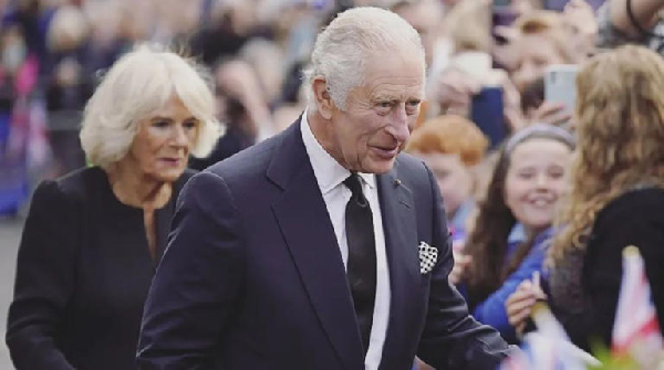 El susto de Camilla Parker Bowles: sufrió un accidente en pleno vuelo