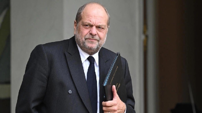 Por primera vez en la historia de Francia, un ministro de Justicia en funciones va a juicio