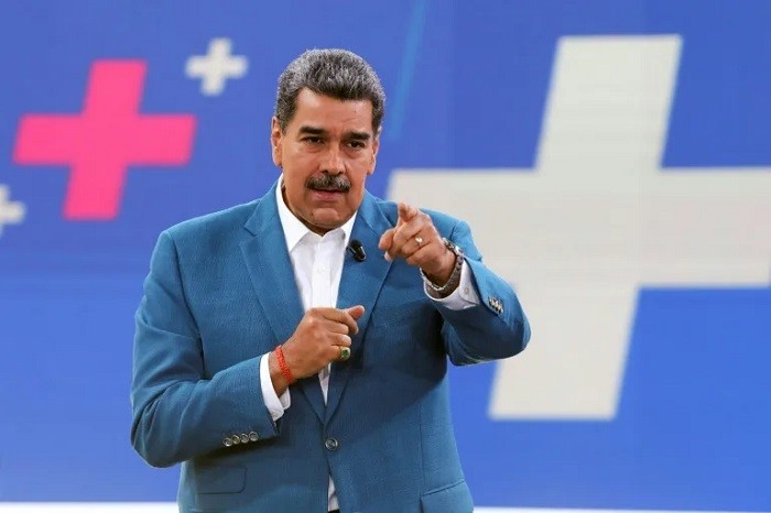 Maduro denuncia xenofobia de oligarquía racista de Perú tras incidente con selección de fútbol