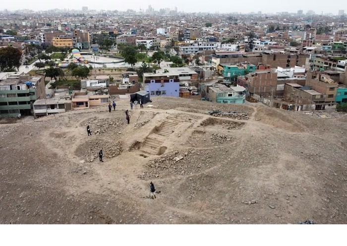 Arqueólogos peruanos desentierran momias de niños de 1.000 años de antigüedad en Lima