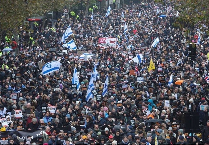 Marcha contra el antisemitismo atrae a 50.000 personas en Londres