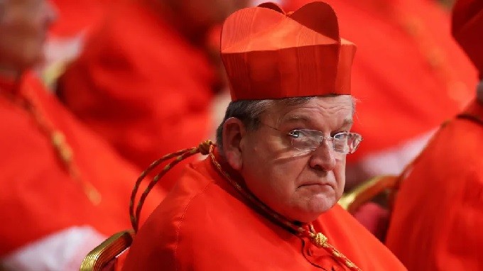 La decisión sin precedentes del papa Francisco de desalojar de su residencia en el Vaticano al cardenal crítico Raymond Burke
