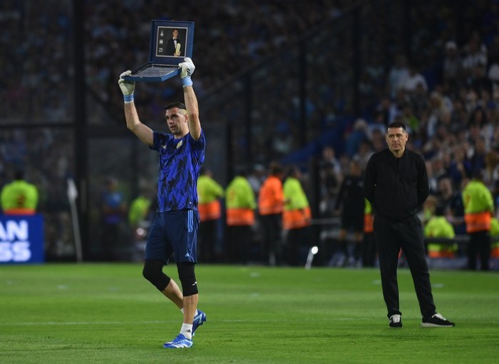 Dibu Martínez resigna su récord de valla invicta en el clásico rioplatense