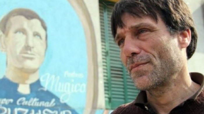 El cura K que les niega alimentos a los votantes de Milei