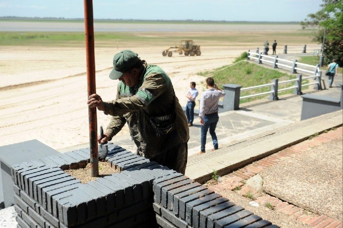 La Municipalidad Santa Fe realiza una intervención histórica para recuperar las playas de la Costanera Oeste