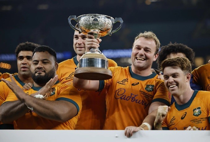 RUGBY: Australia asalta Twickenham y Argentina vapulea a Italia en Udine