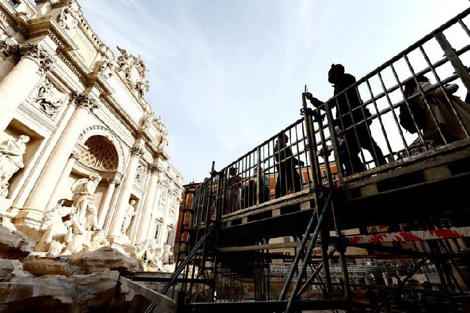 Turistas en Roma podrán contemplar Fuente de Trevi desde una pasarela, pero no podrán lanzar monedas