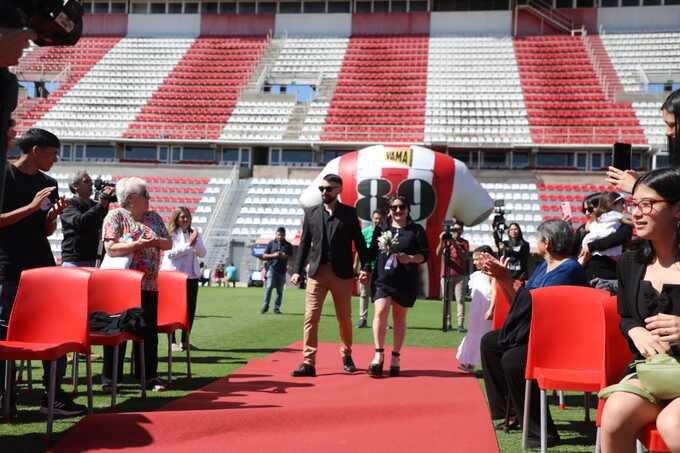 Hinchas de Unión dieron el sí en el césped del 15 de Abril