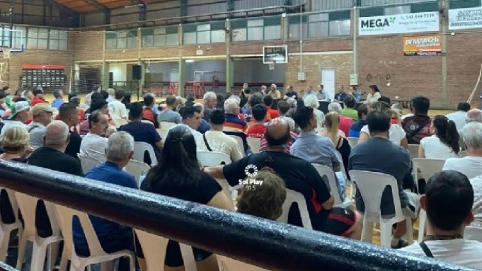 CLUB ATLETICO COLÓN LA ASAMBLEA DEJO MÁS DUDAS QUE CERTEZAS 