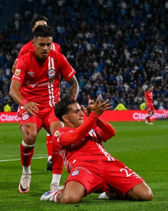 ARGENTINOS DEJO CALLADO A TODO LINIERS Y ELIMINO A VÉLEZ DE TODO 