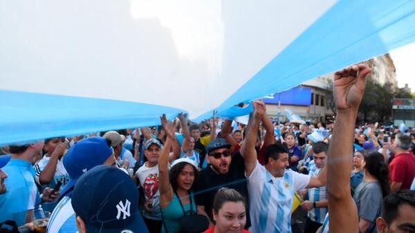 Celeste y blanco en todo el país por el triunfo de Argentina en Qatar, record de audiencia en television