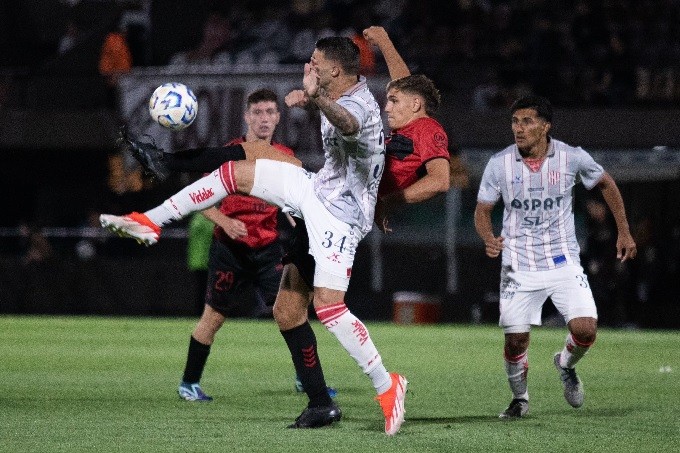 UNIÓN PERDIO CON PLATENSE 1-0 Y PENDE DE UN HILO SU CLASIFICACIÓN A LA COPA SUDAMERICANA 