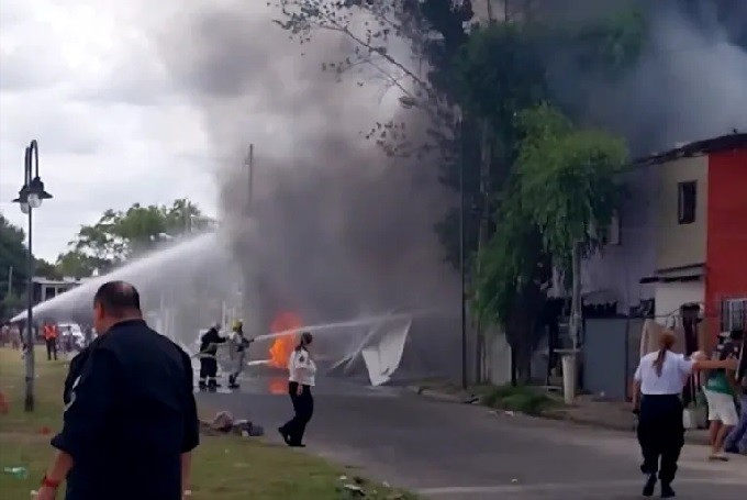 Dos muertos en accidente de un avión privado en la periferia de Buenos Aires