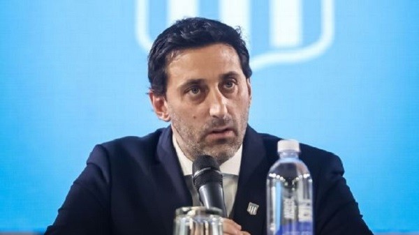 DIEGO MILITO ASUMIO EN RACING, PERO GUSTAVO COSTAS NO ARREGLO SU CONTUNUIDAD AUN