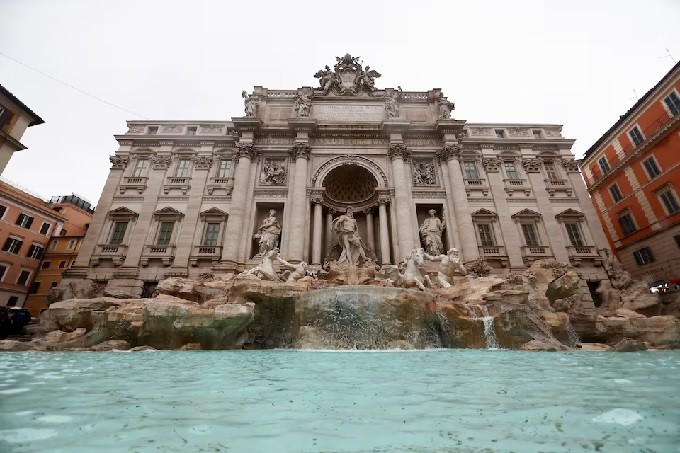 La Fontana de Trevi de Roma restaurada a tiempo para el año jubilar