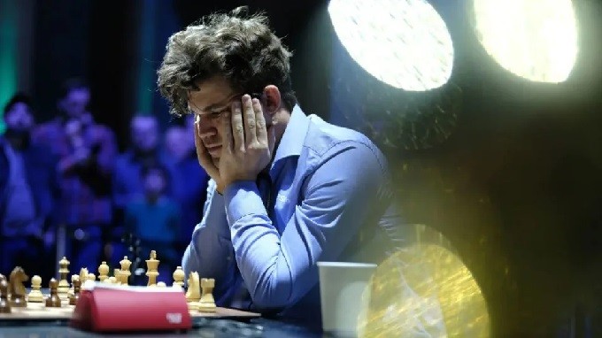 El campeón mundial Magnus Carlsen abandona los torneos de Ajedrez Rápido y Blitz tras negarse a cambiarse los jeans