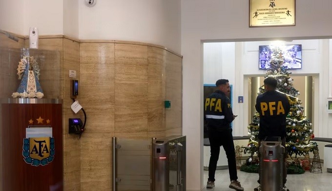 Allanan la sede de la AFA y 17 clubes por presuntos vínculos con el financista cercano a Chiqui Tapia