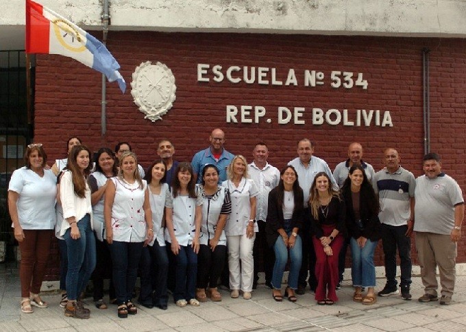 SANTA FE: Avanza la obra de mejoramiento de veredas en la Escuela República de Bolivia