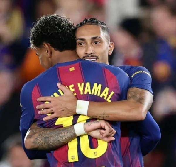 Doblete de Raphinha rescata al Barça ante Osasuna y afianza el liderazgo