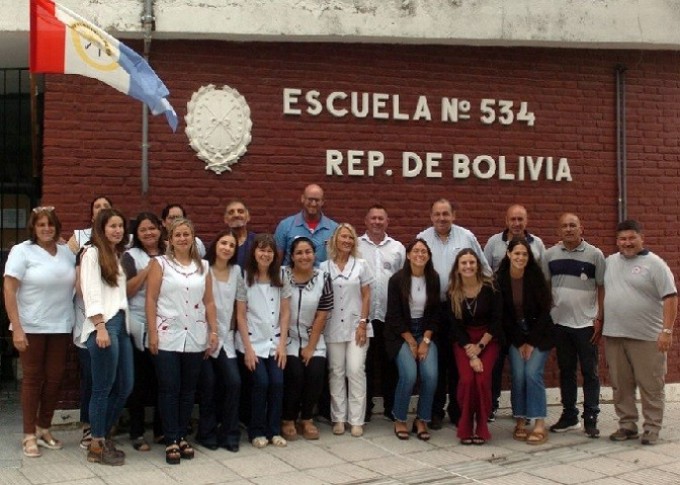 SANTA FE: Avanza la obra de mejoramiento de veredas en la Escuela República de Bolivia