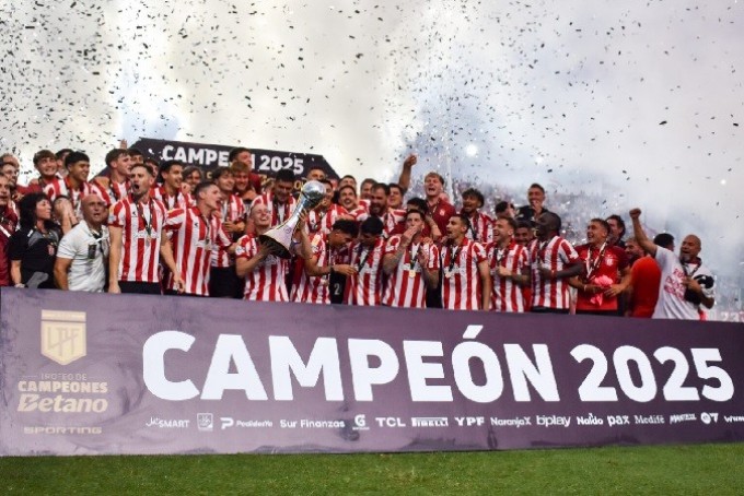 ESTUDIANTES ES EL SUPER CAMPEÓN DEL FÚTBOL ARGENTINO, Y ALARIO FUE EL HEROE 